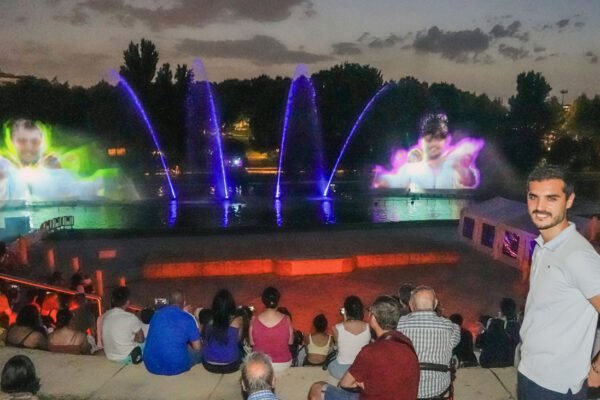 Vuelve el espectáculo de agua, luz y sonido al Parque Europa de Torrejón espectáculo de la fuente del Parque Europa