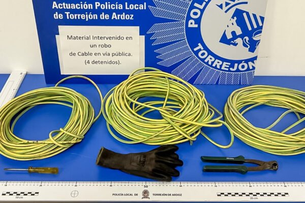 Cables y herramientas intervenidos por la Policía Local de Torrejón de Ardoz