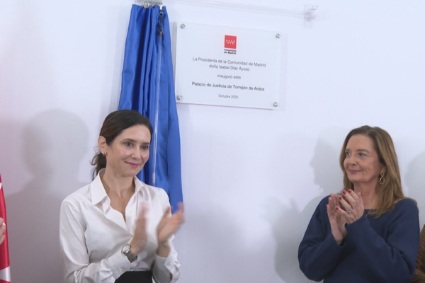Isabel Díaz Ayuso critica la Ley de Enjuiciamiento Criminal en la inauguración de los juzgados de Torrejón.