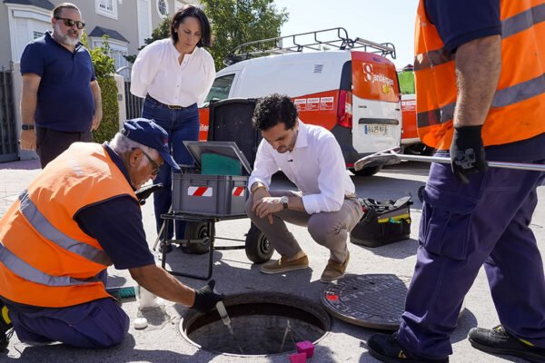 El alcalde de Torrejón de Ardoz, Alejandro Navarro Prieto, supervisa los trabajos
