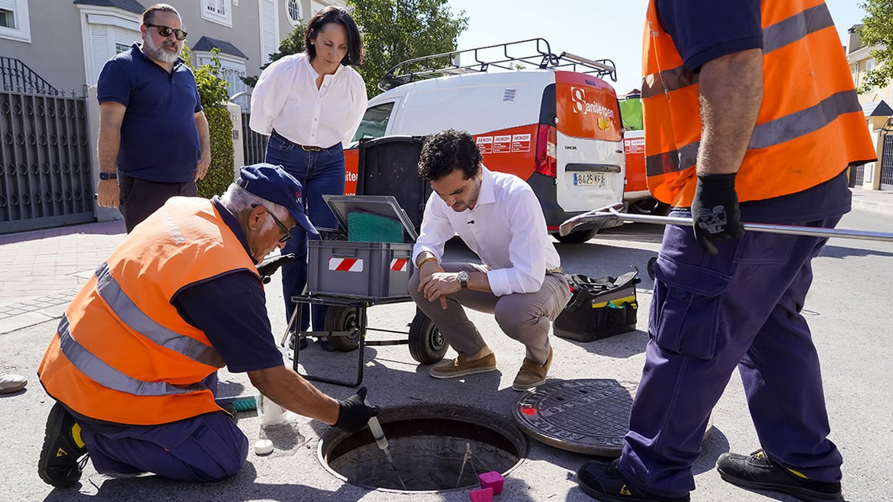 El alcalde de Torrejón de Ardoz, Alejandro Navarro Prieto, supervisa los trabajos