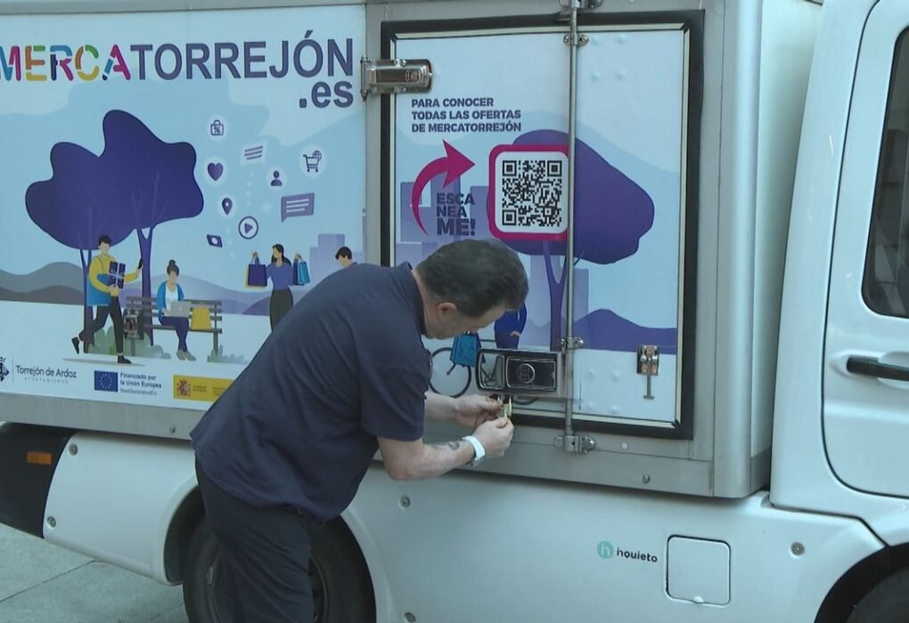 Torrejón de Ardoz impulsa el comercio local con 'Mercatorrejón' y envíos gratuitos.